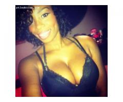 Angolana procura mulher